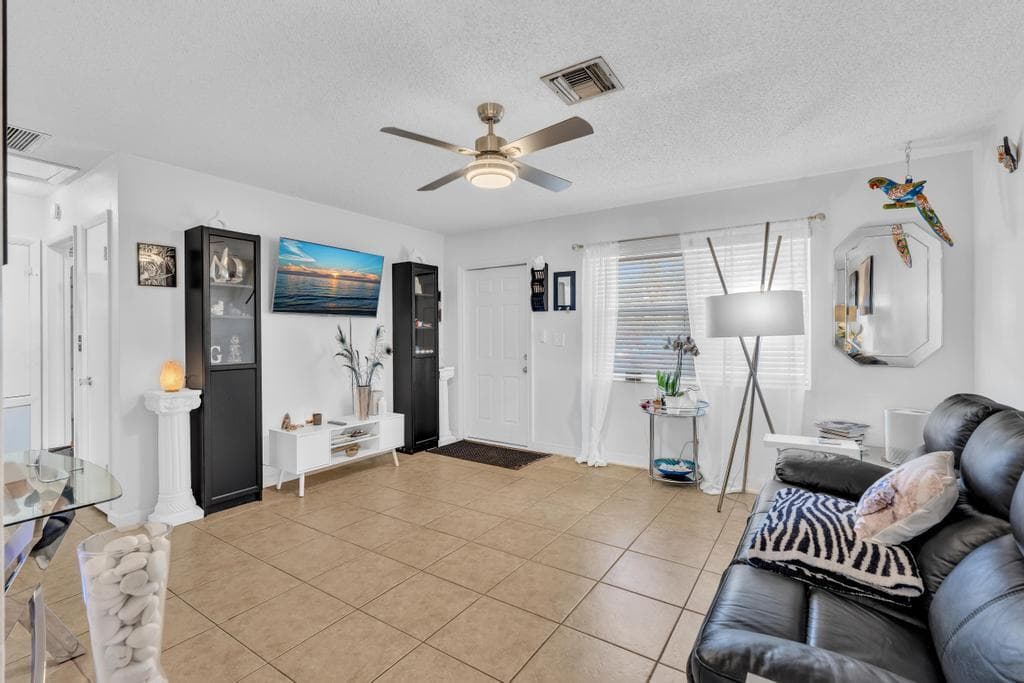 560-564 NE 35th Street, Oakland Park, FL 33334 photo 6