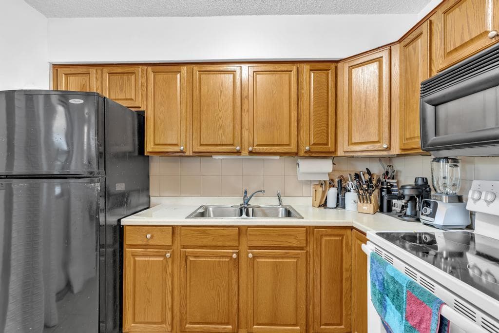 560-564 NE 35th Street, Oakland Park, FL 33334 photo 9