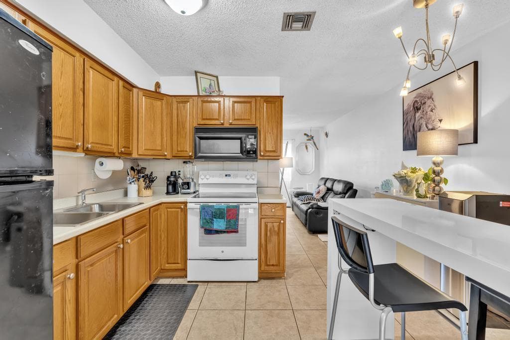 560-564 NE 35th Street, Oakland Park, FL 33334 photo 10
