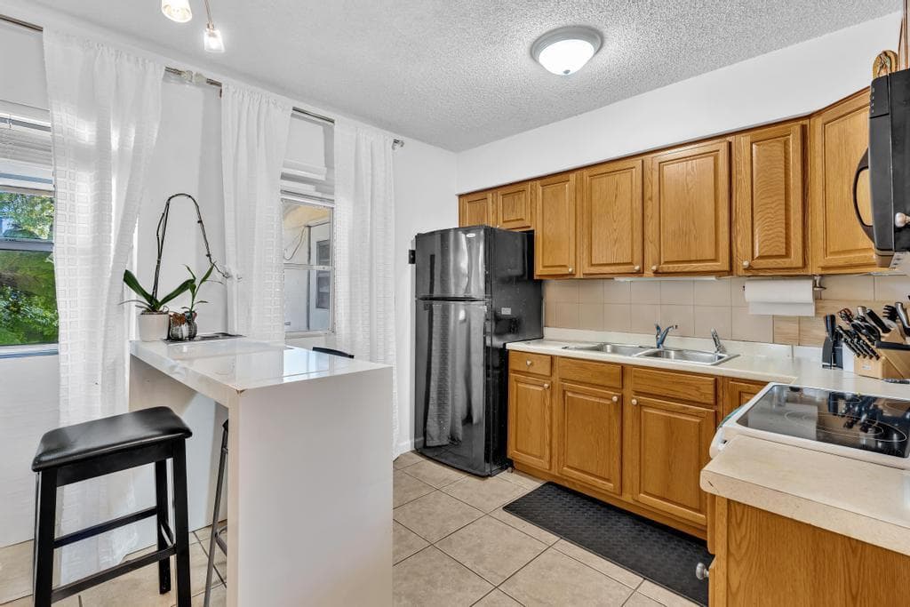560-564 NE 35th Street, Oakland Park, FL 33334 photo 8