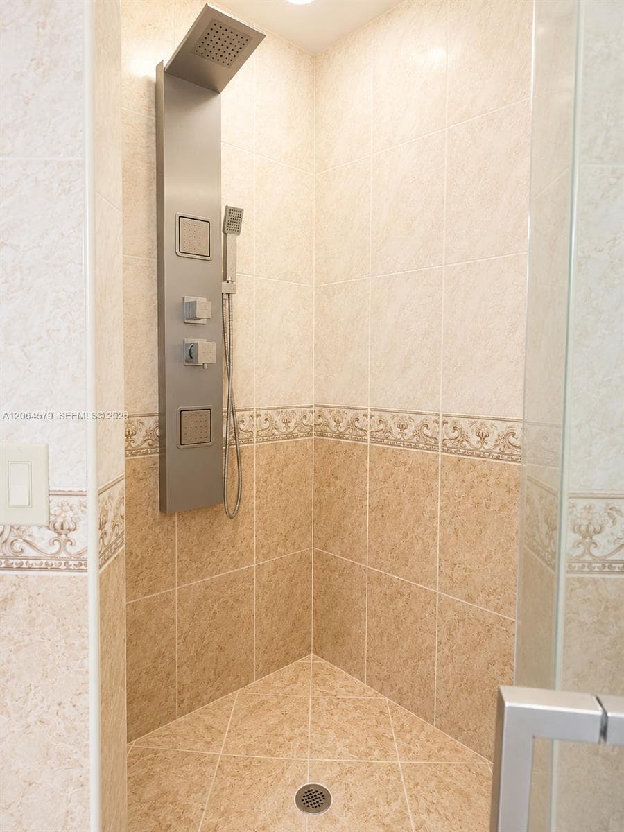 18758 NW 78th Pl, Hialeah, FL 33015 photo 13