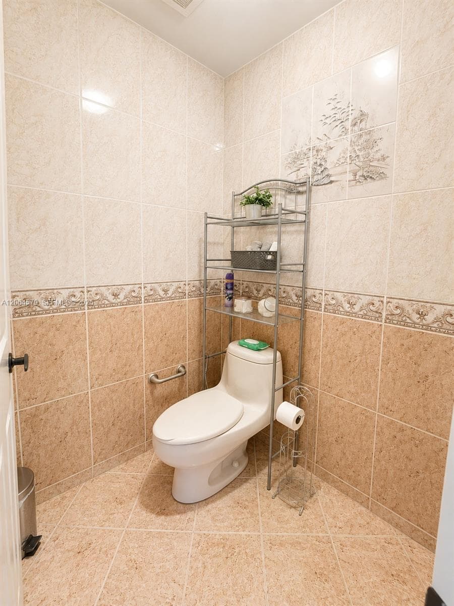 18758 NW 78th Pl, Hialeah, FL 33015 photo 12