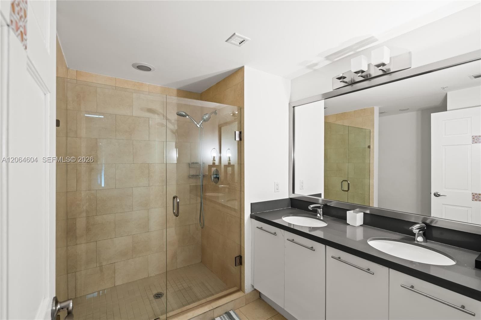 90 SW 3rd St # 3504, Miami, FL 33130 photo 6