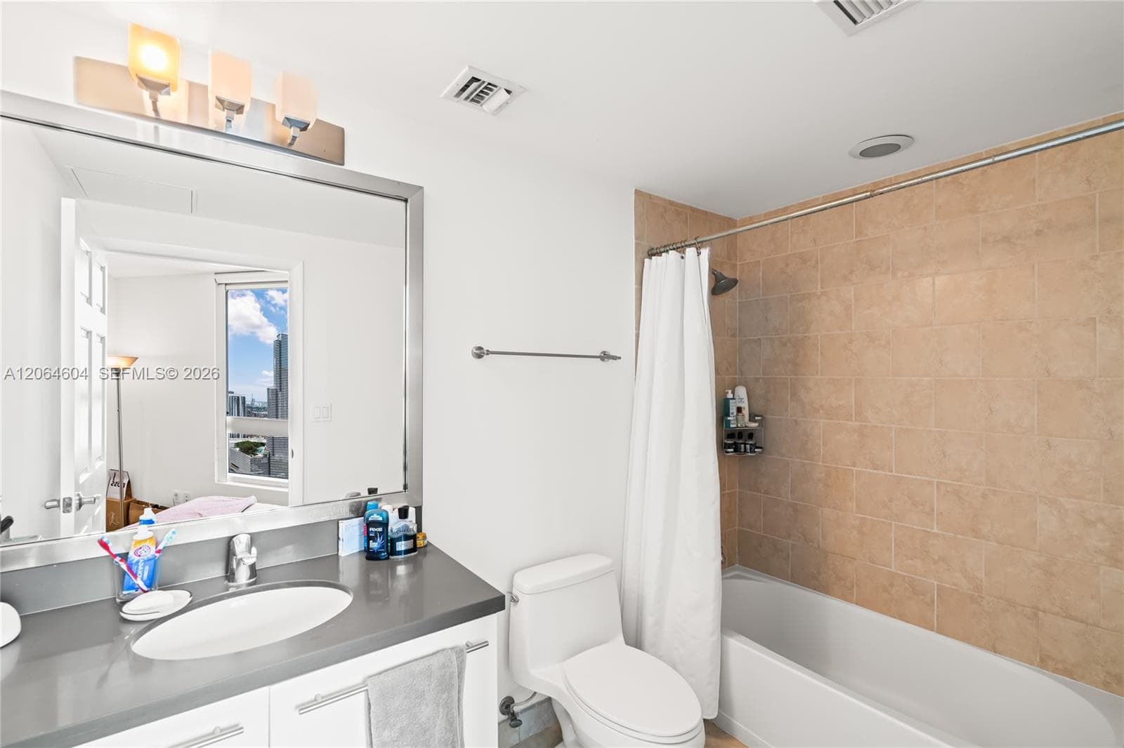 90 SW 3rd St # 3504, Miami, FL 33130 photo 13