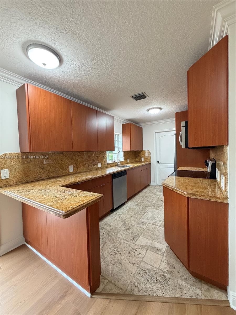 6746 SW 32nd Ter, Miami, FL 33155 photo 8