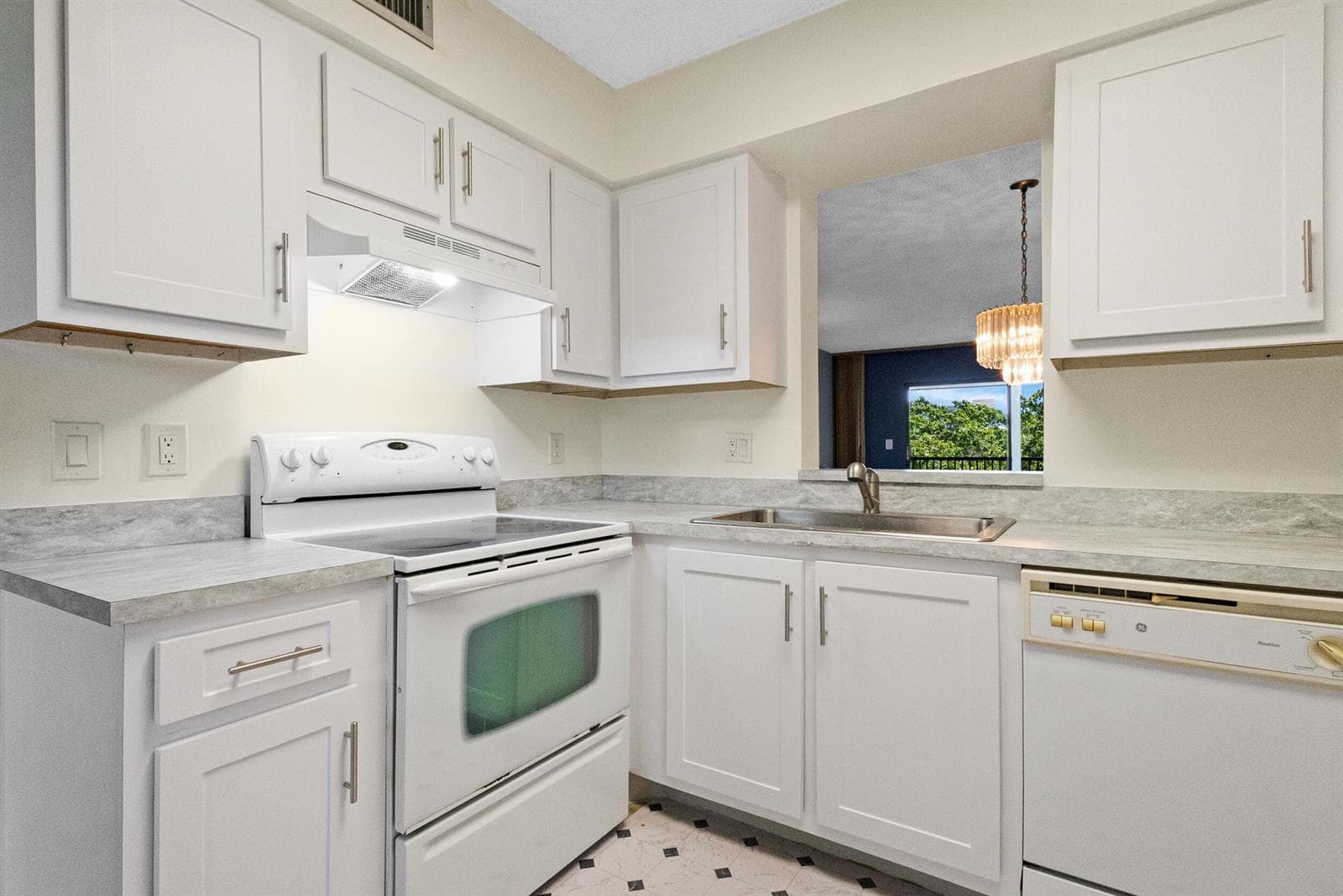 2209 S Cypress Bend Drive # 507, Pompano Beach, FL 33069 photo 11