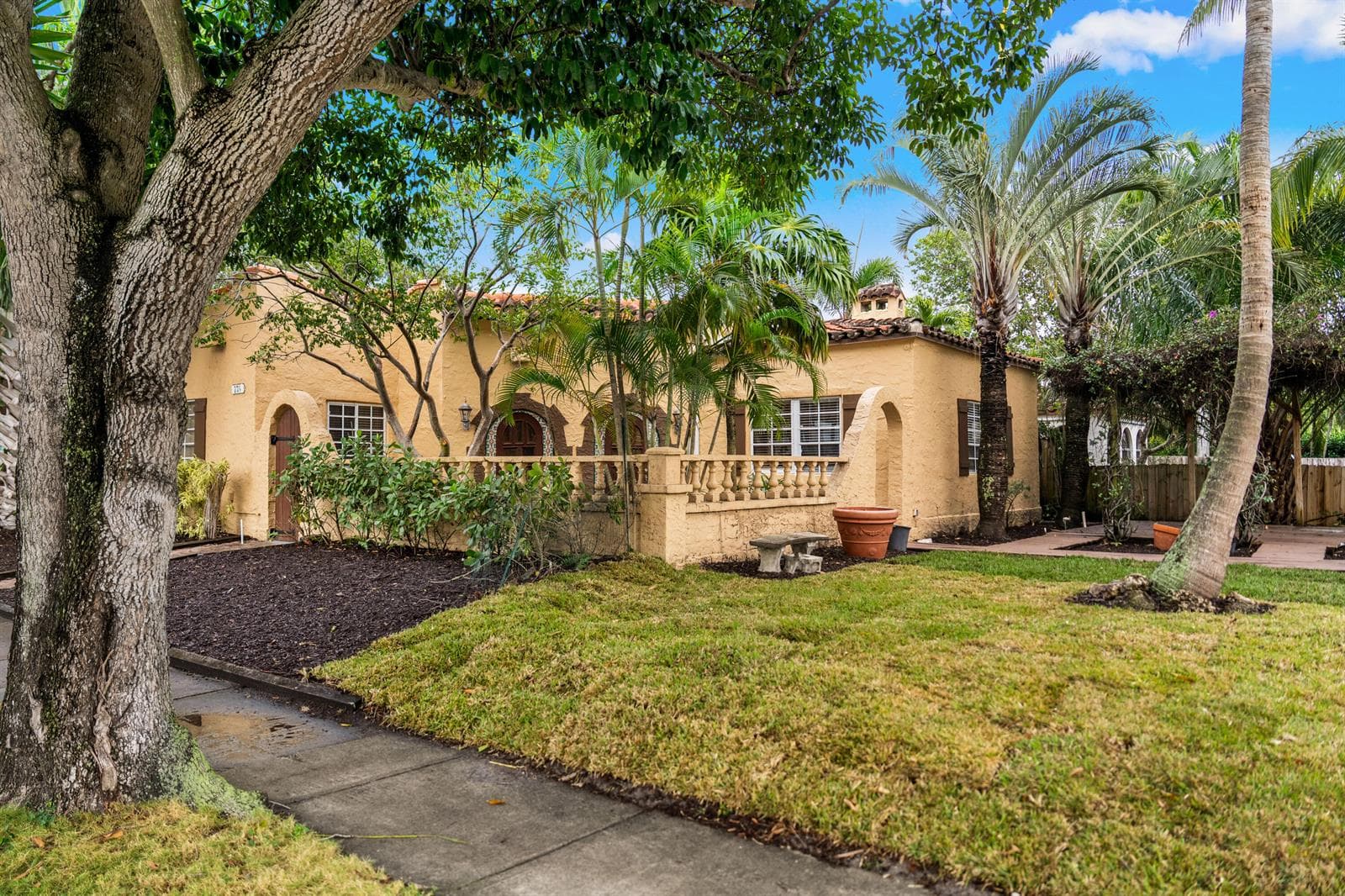 735 Colonial Road, West Palm Beach, FL 33405