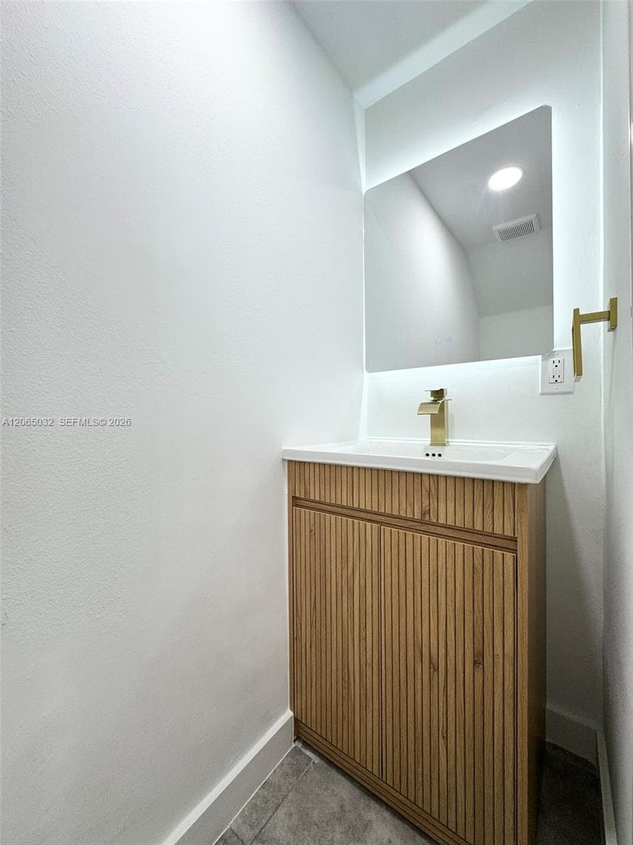 5580 W 26th Ct # 209, Hialeah, FL 33016 photo 7