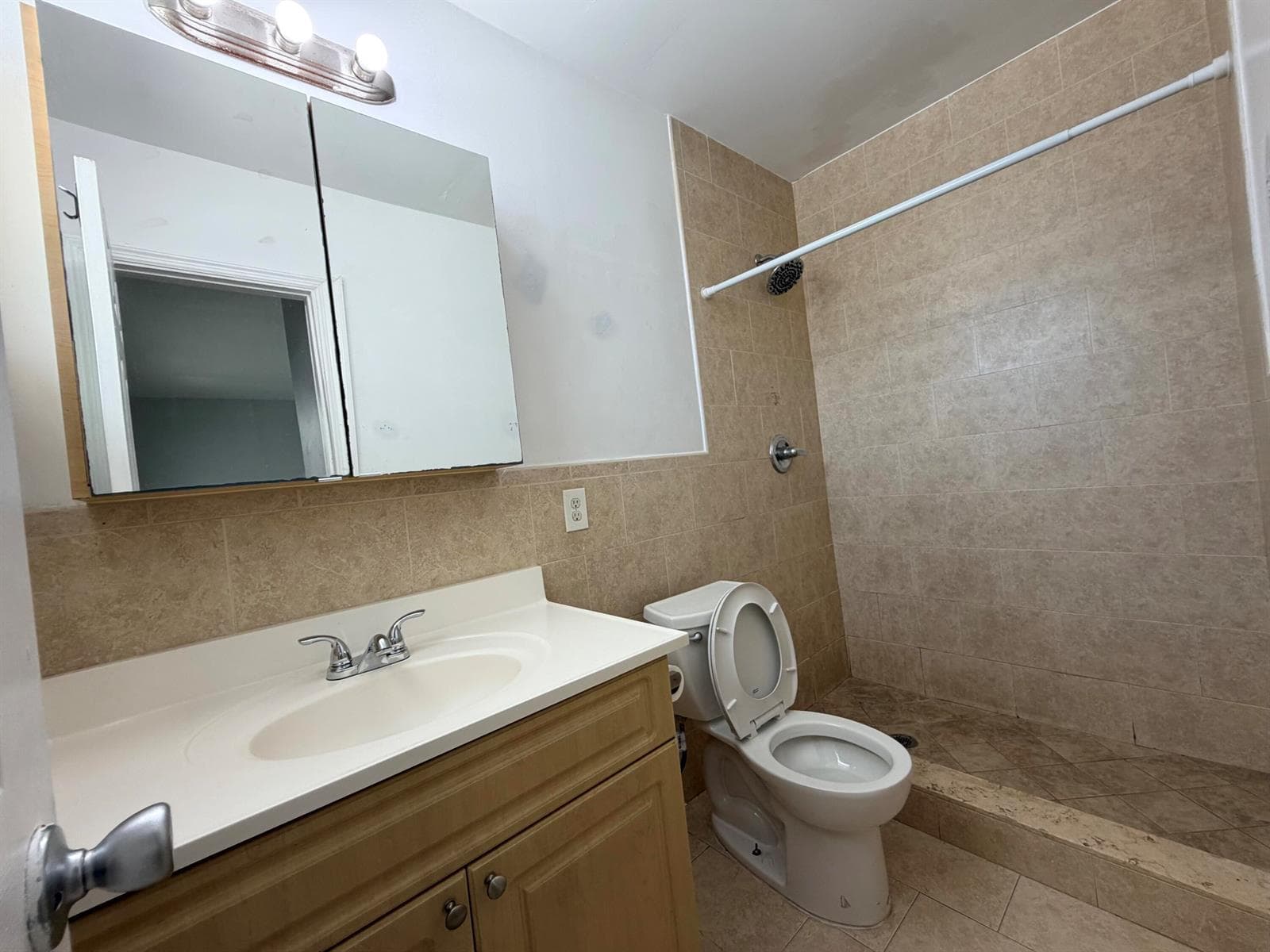 915 NE 8th Street # 104, Hallandale Beach, FL 33009 photo 12