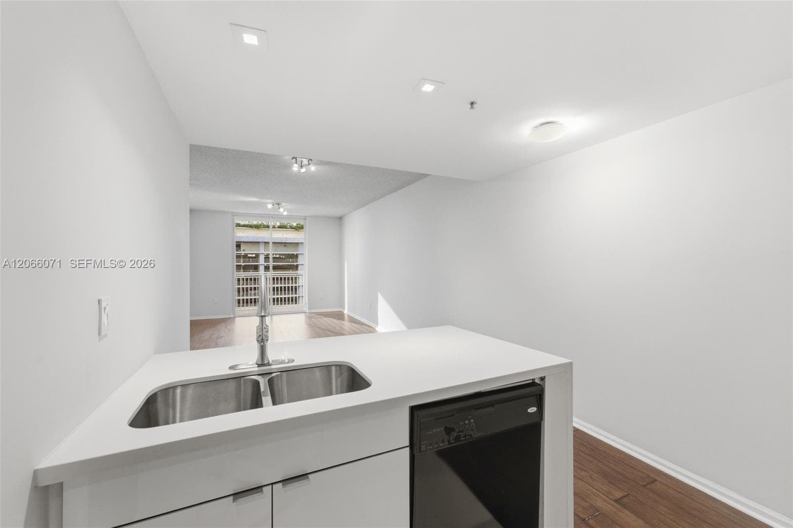 185 SE 14th Ter # 1010, Miami, FL 33131 photo 13
