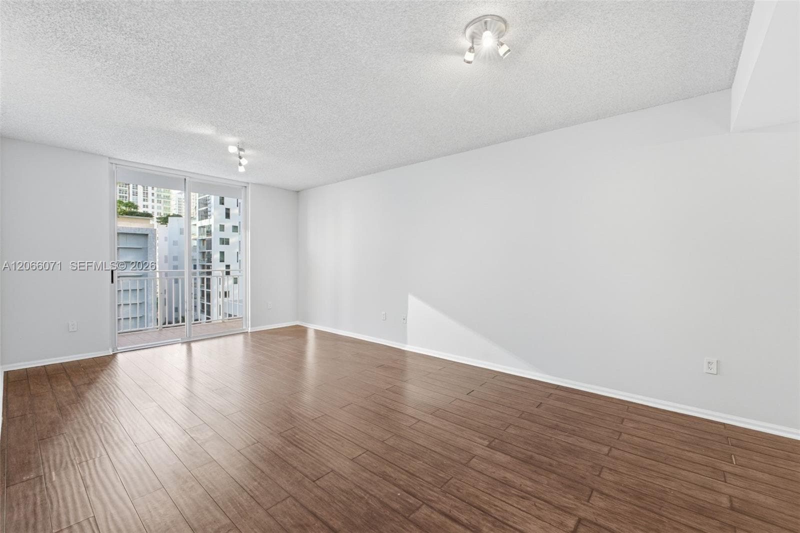 185 SE 14th Ter # 1010, Miami, FL 33131 photo 9