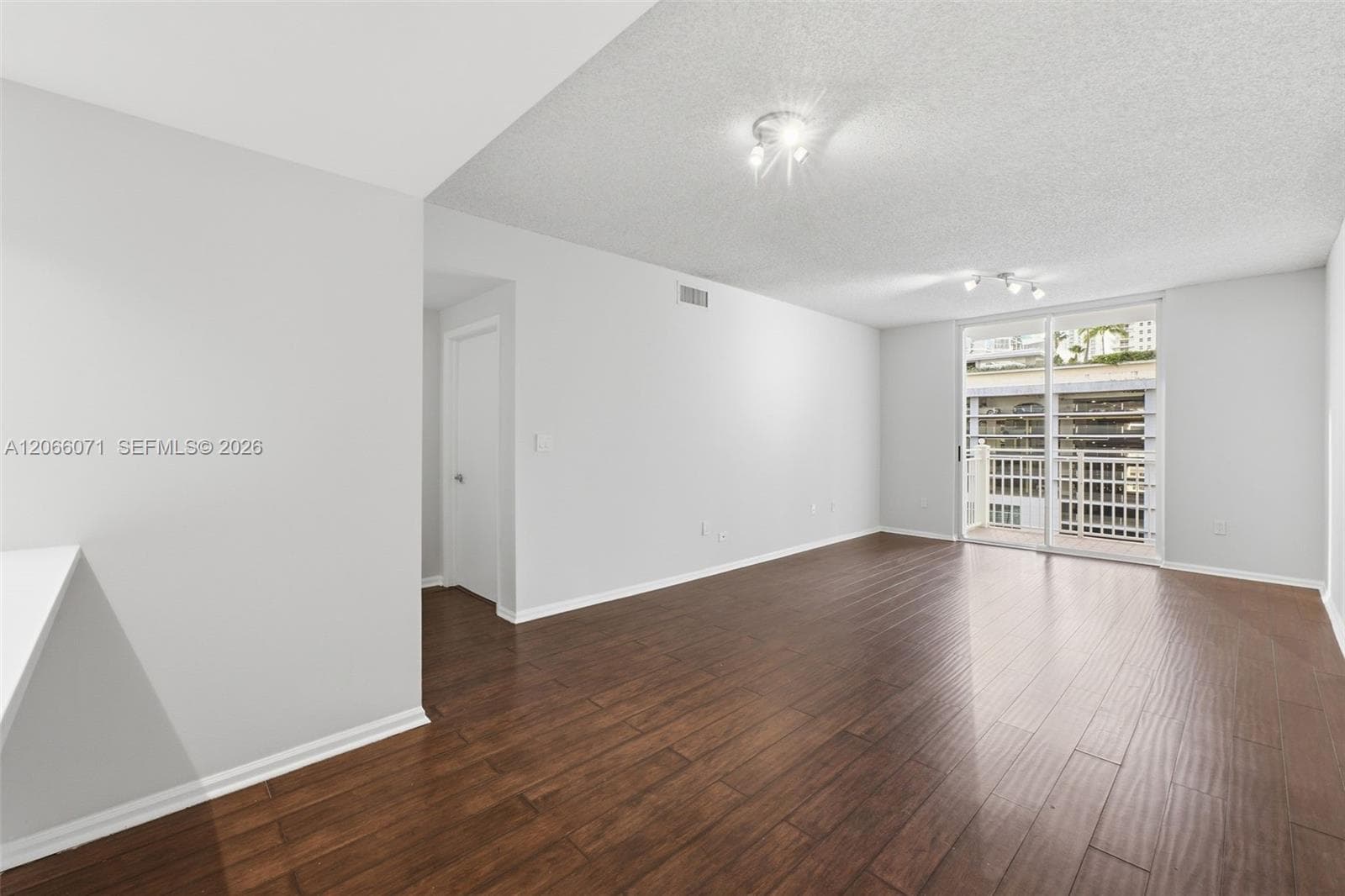 185 SE 14th Ter # 1010, Miami, FL 33131 photo 4