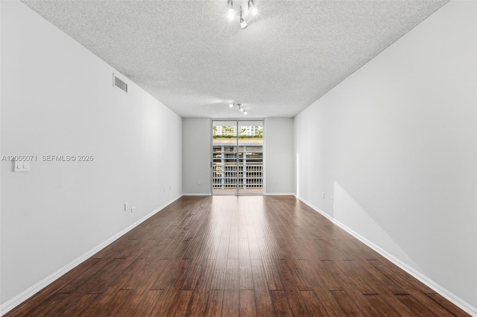 185 SE 14th Ter # 1010, Miami, FL 33131 photo 8