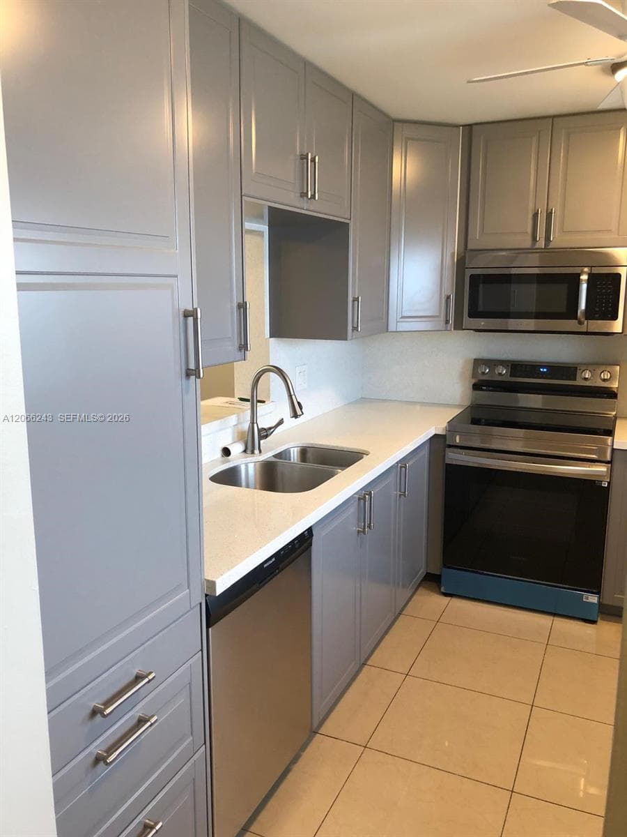 319 NE 14th Ave # 707, Hallandale Beach, FL 33009 photo 3