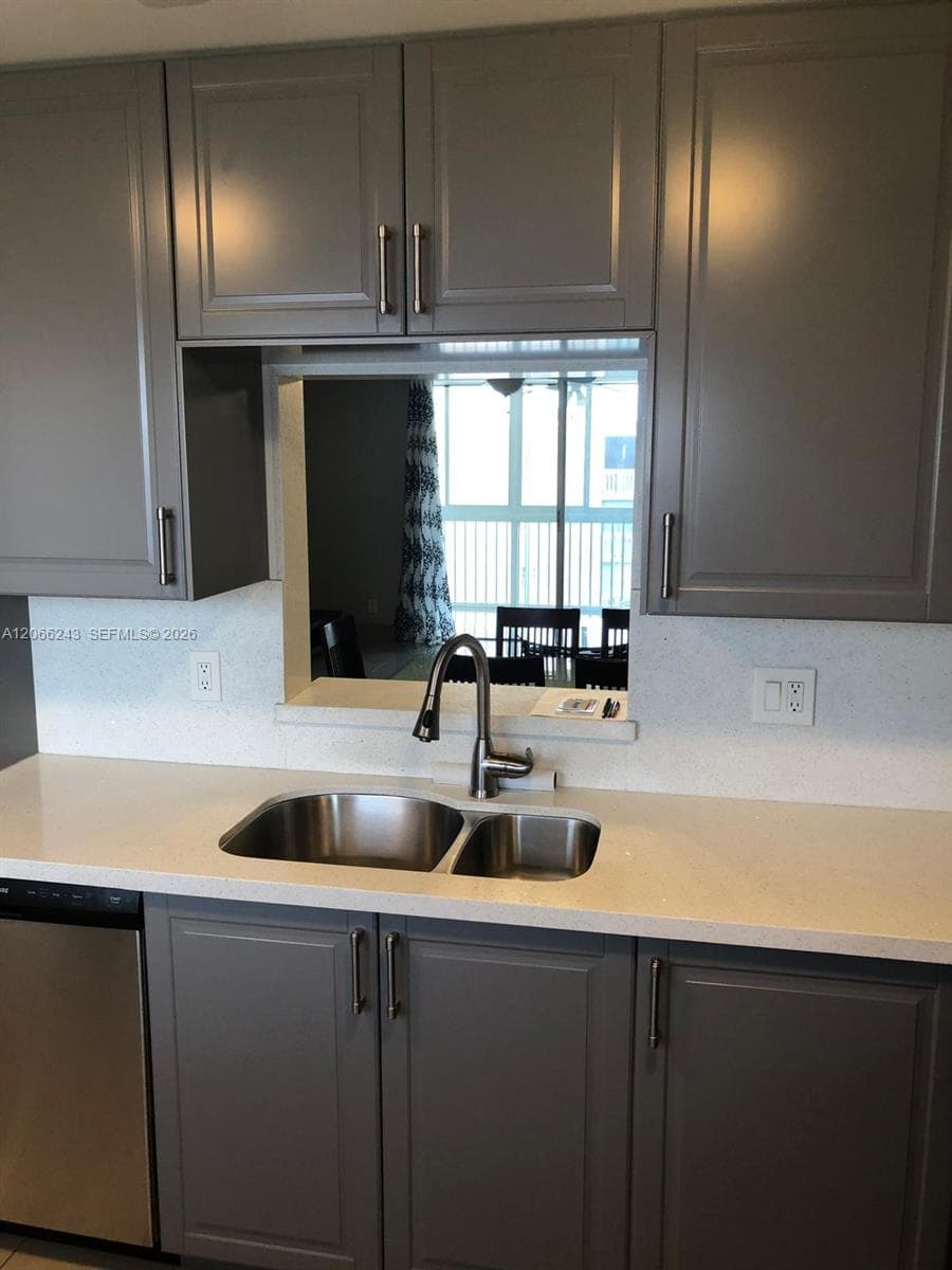 319 NE 14th Ave # 707, Hallandale Beach, FL 33009 photo 4