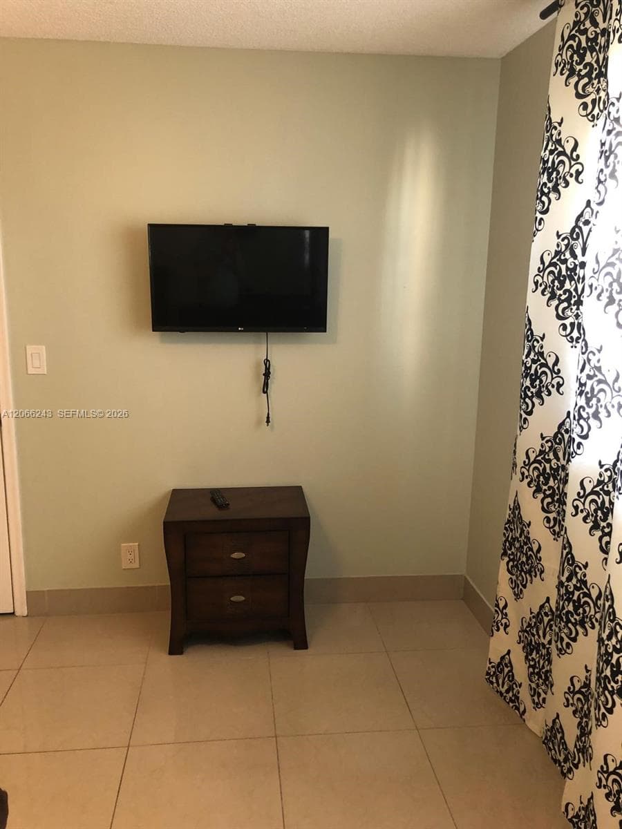 319 NE 14th Ave # 707, Hallandale Beach, FL 33009 photo 8