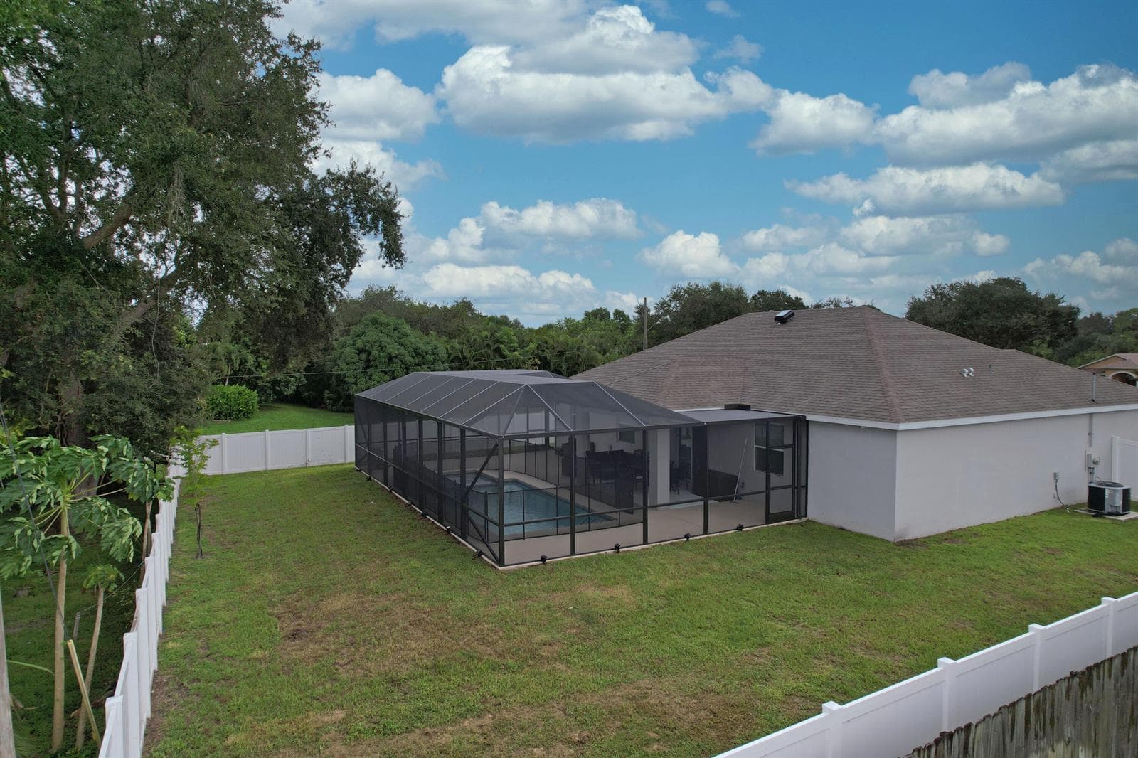 592 SW DAUPHIN Avenue, Port St. Lucie, FL 34953 photo 5