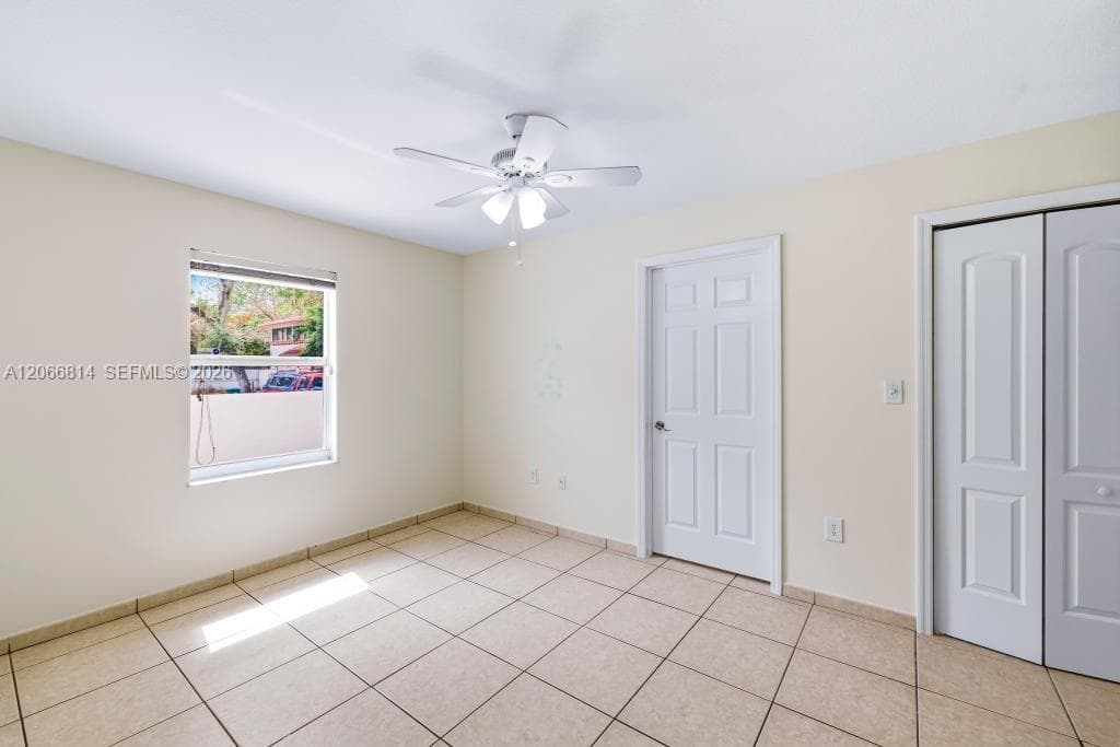 3072 NW 14th St # REAR, Miami, FL 33125 photo 2