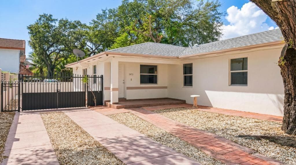 3072 NW 14th St # REAR, Miami, FL 33125 photo 4