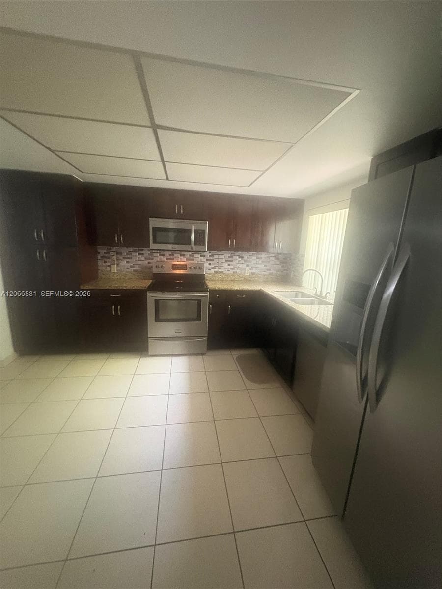17919 NW 66th Ct, Hialeah, FL 33015 photo 7