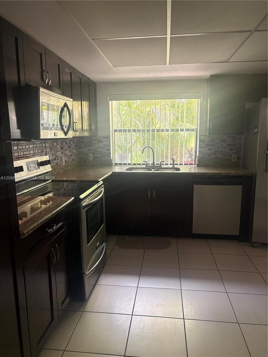 17919 NW 66th Ct, Hialeah, FL 33015 photo 8