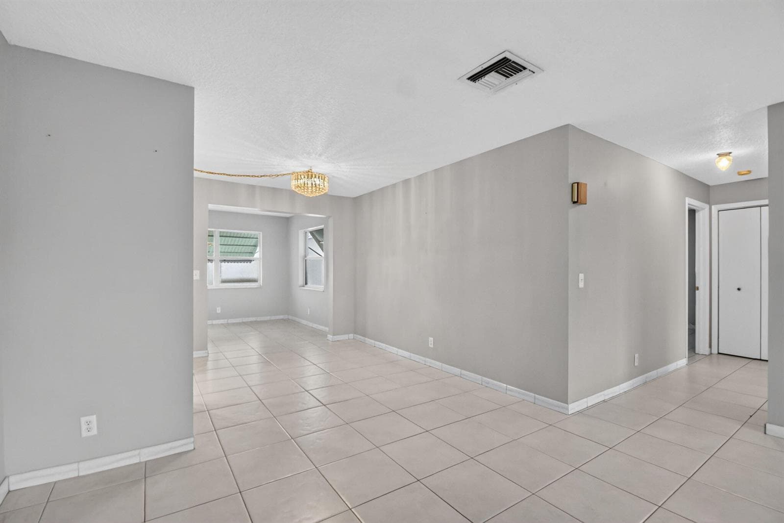 2091 SW 13th Terrace SW, Boynton Beach, FL 33426 photo 9