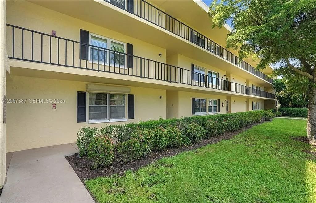 1085 Forest Lakes Dr # 8102, Naples, FL 34105 photo 2