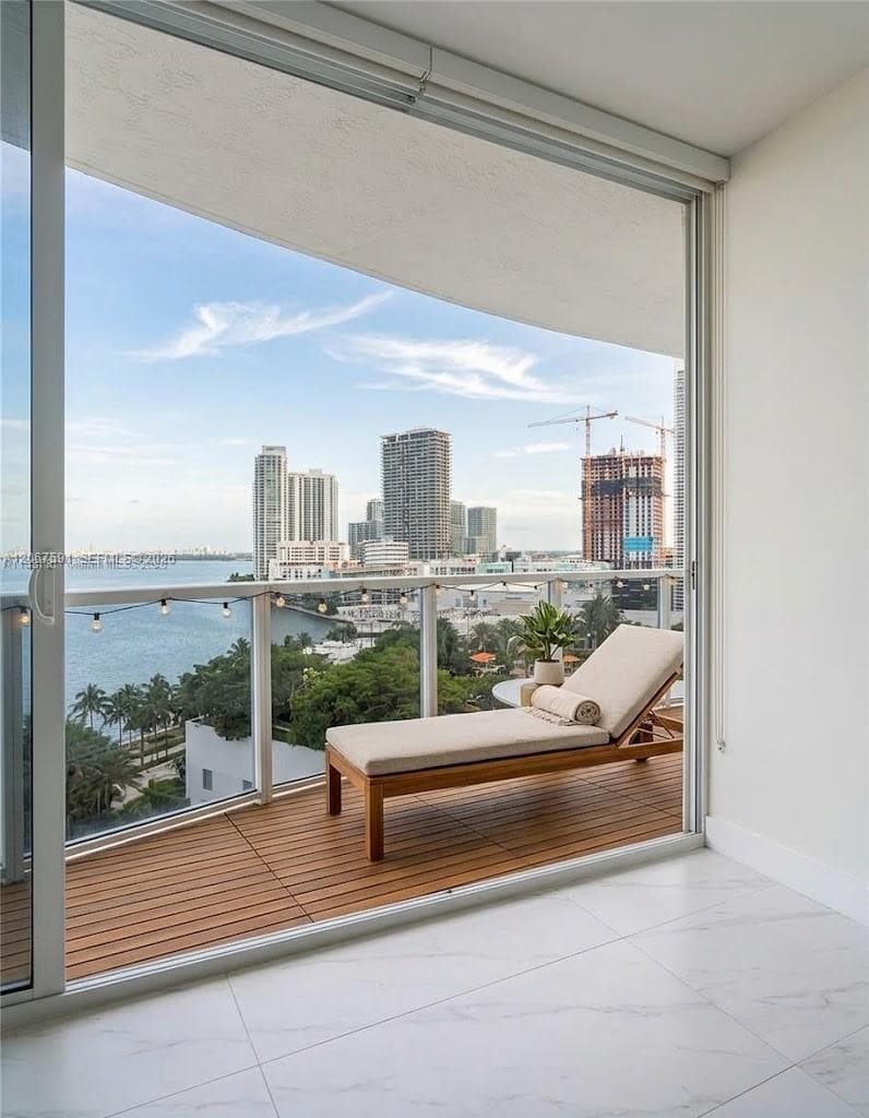 601 NE 23rd St # 1605, Miami, FL 33137 photo 2