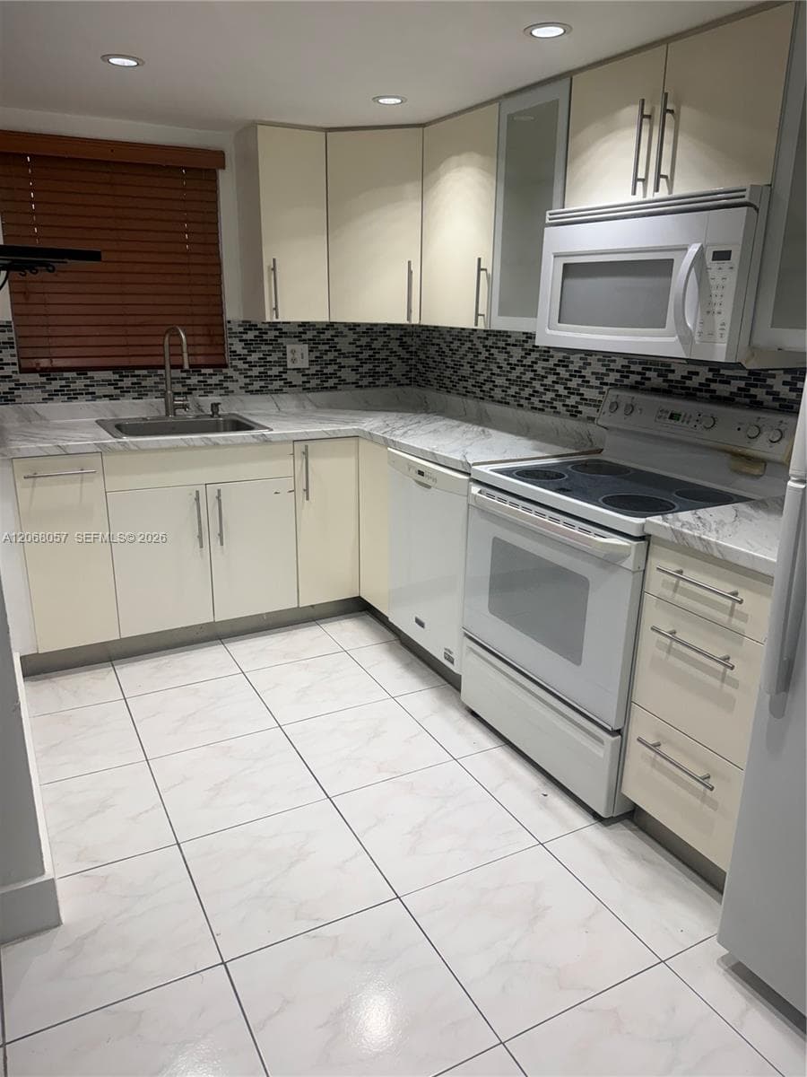 30 NW 87th Ave # C223, Miami, FL 33172 photo 2