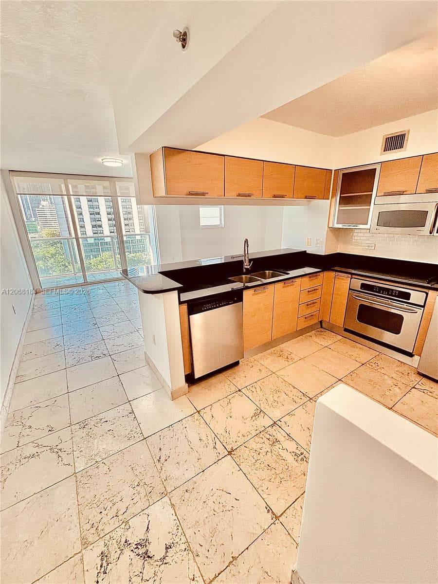 31 SE 5th St # 902, Miami, FL 33131 photo 2