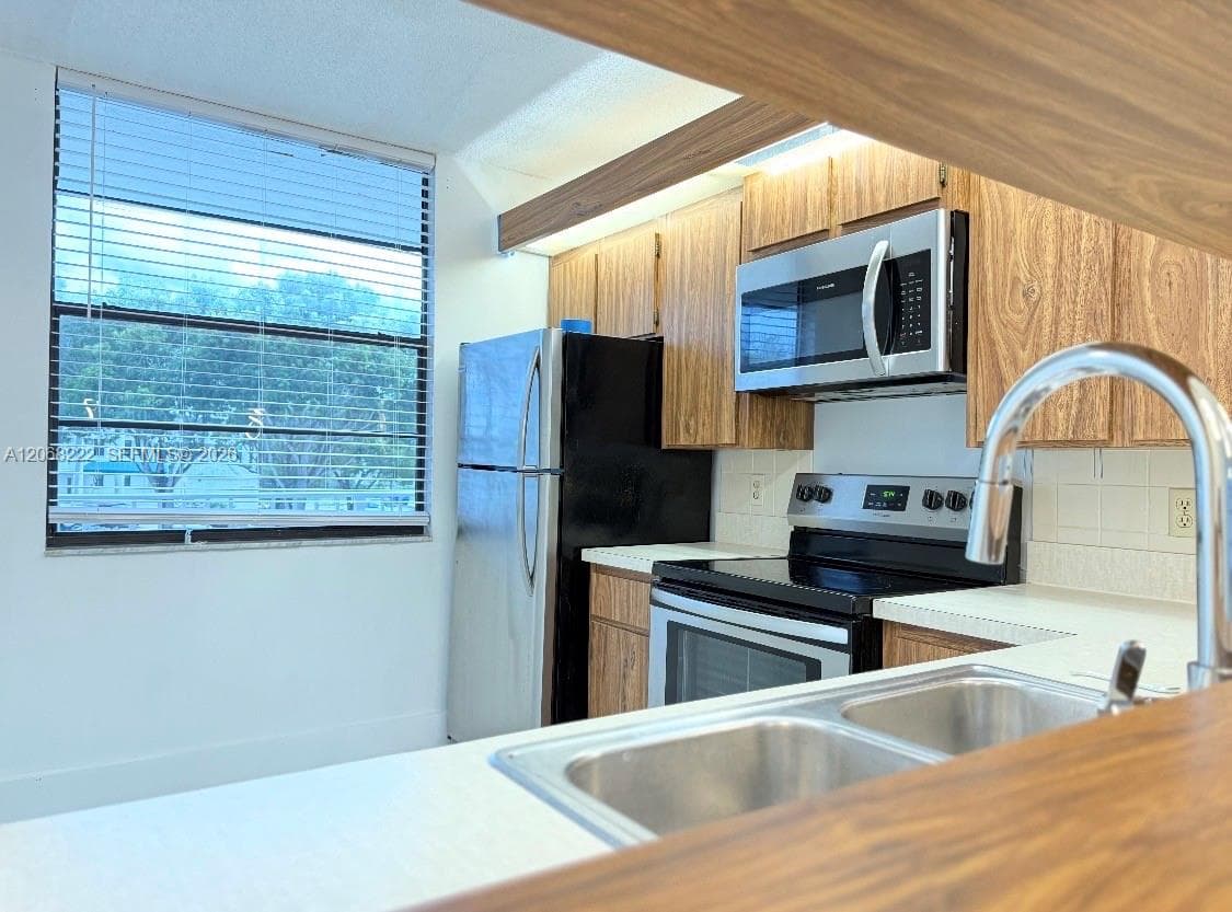 3526 Whitehall Dr # 302, West Palm Beach, FL 33401 photo 10