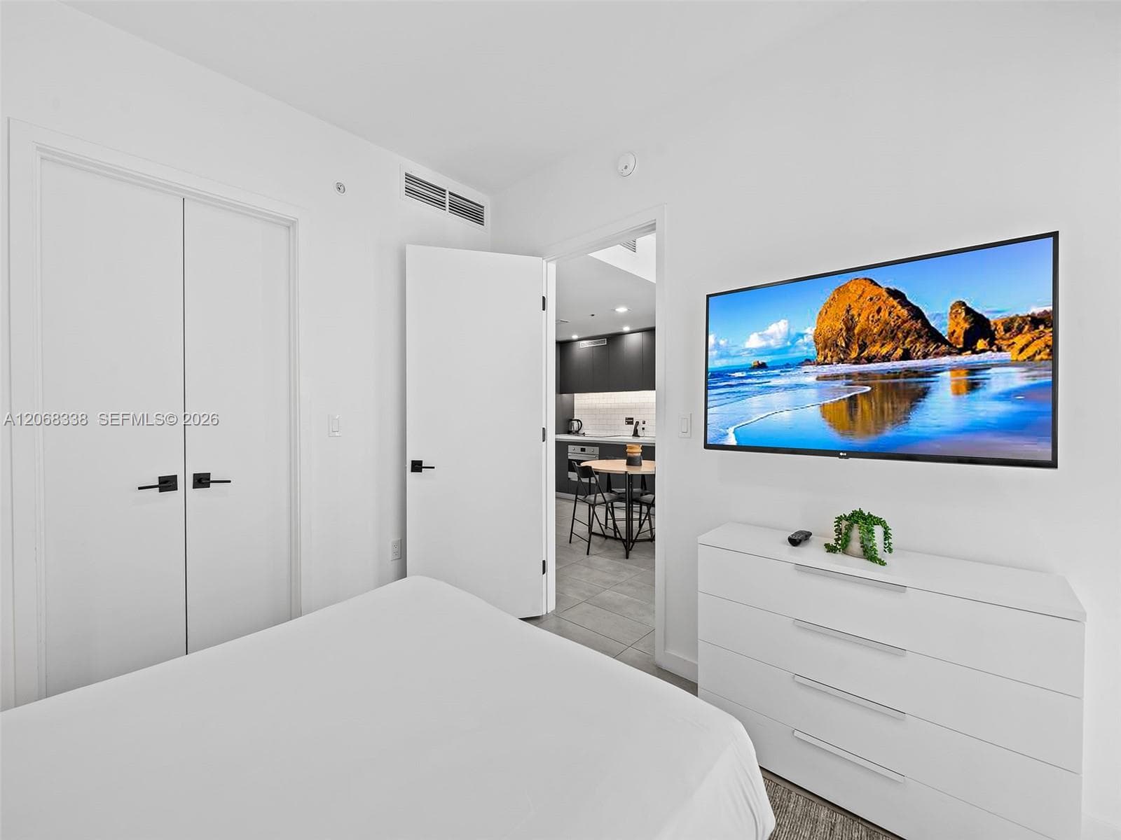 227 NE 2nd St # 2501, Miami, FL 33132 photo 13