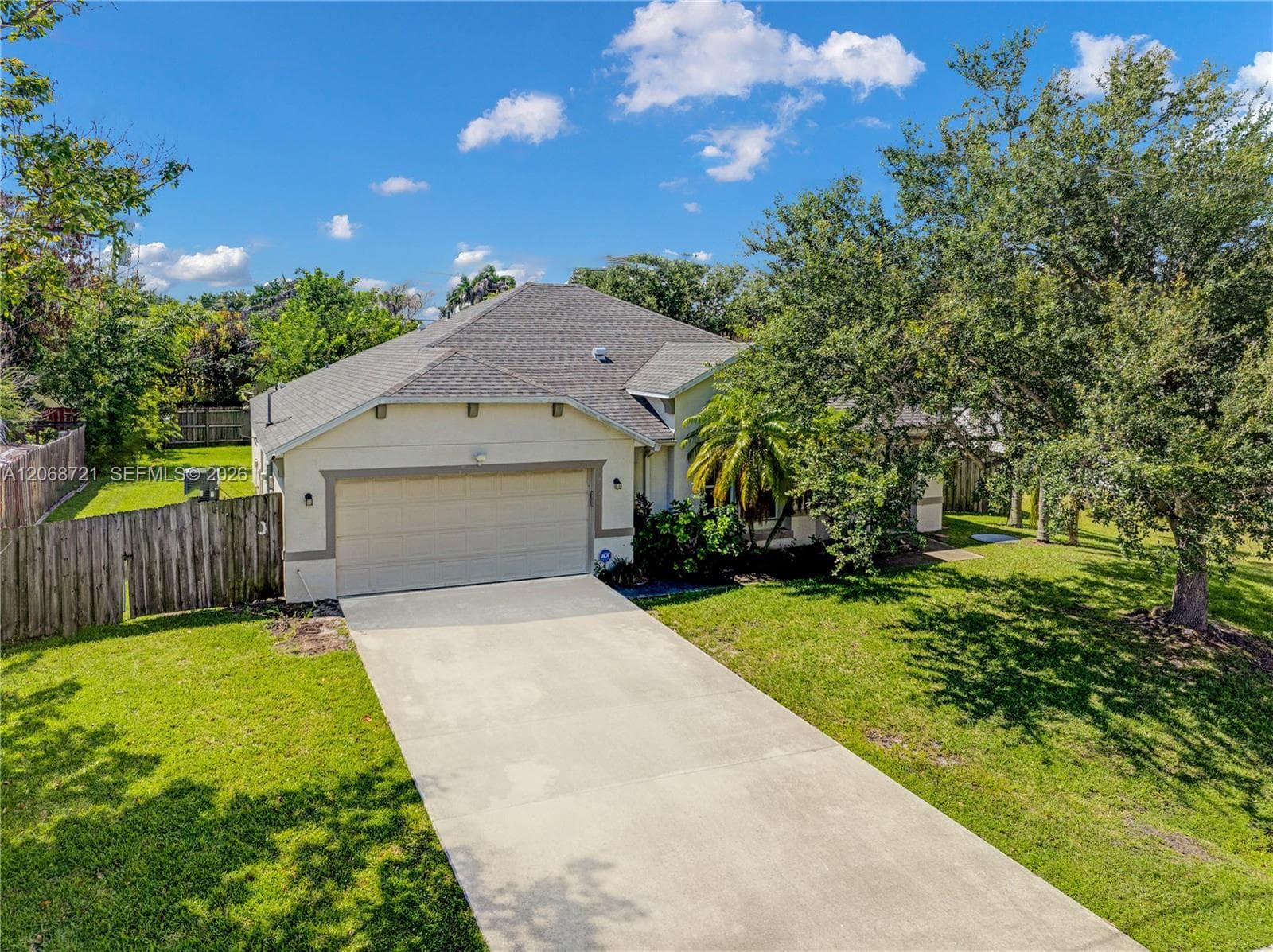2826 SE Melaleuca Blvd, Port St. Lucie, FL 34952 photo 2
