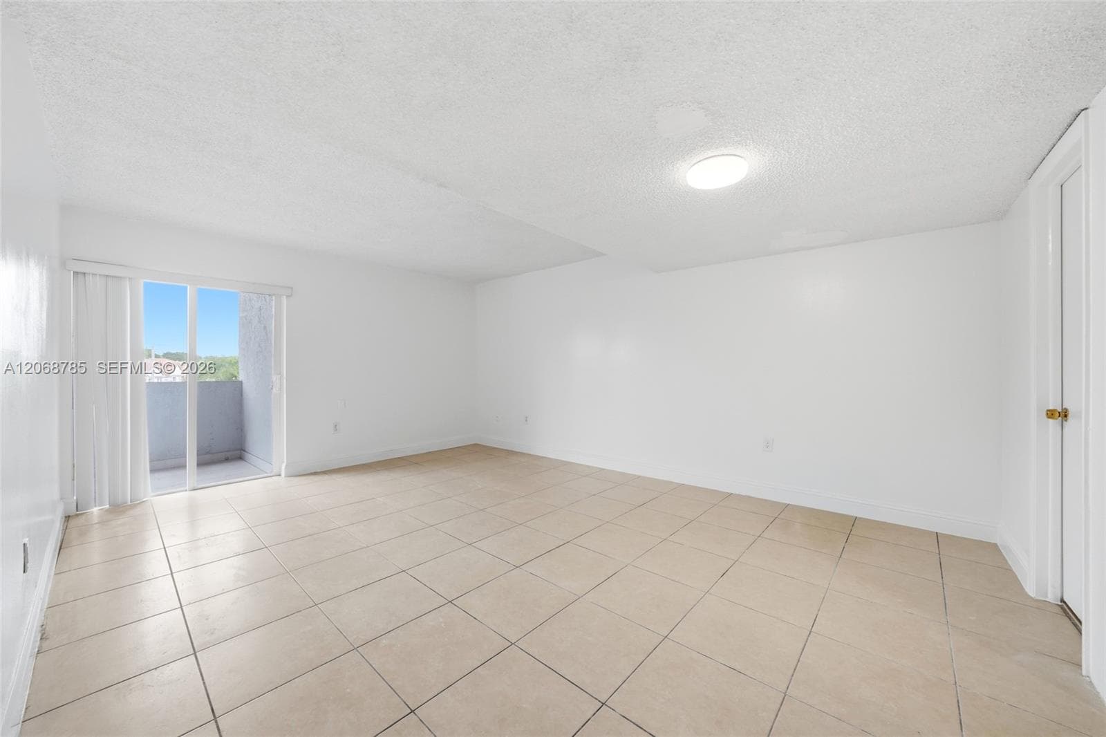 9375 Fontainebleau Blvd # L301, Miami, FL 33172 photo 9
