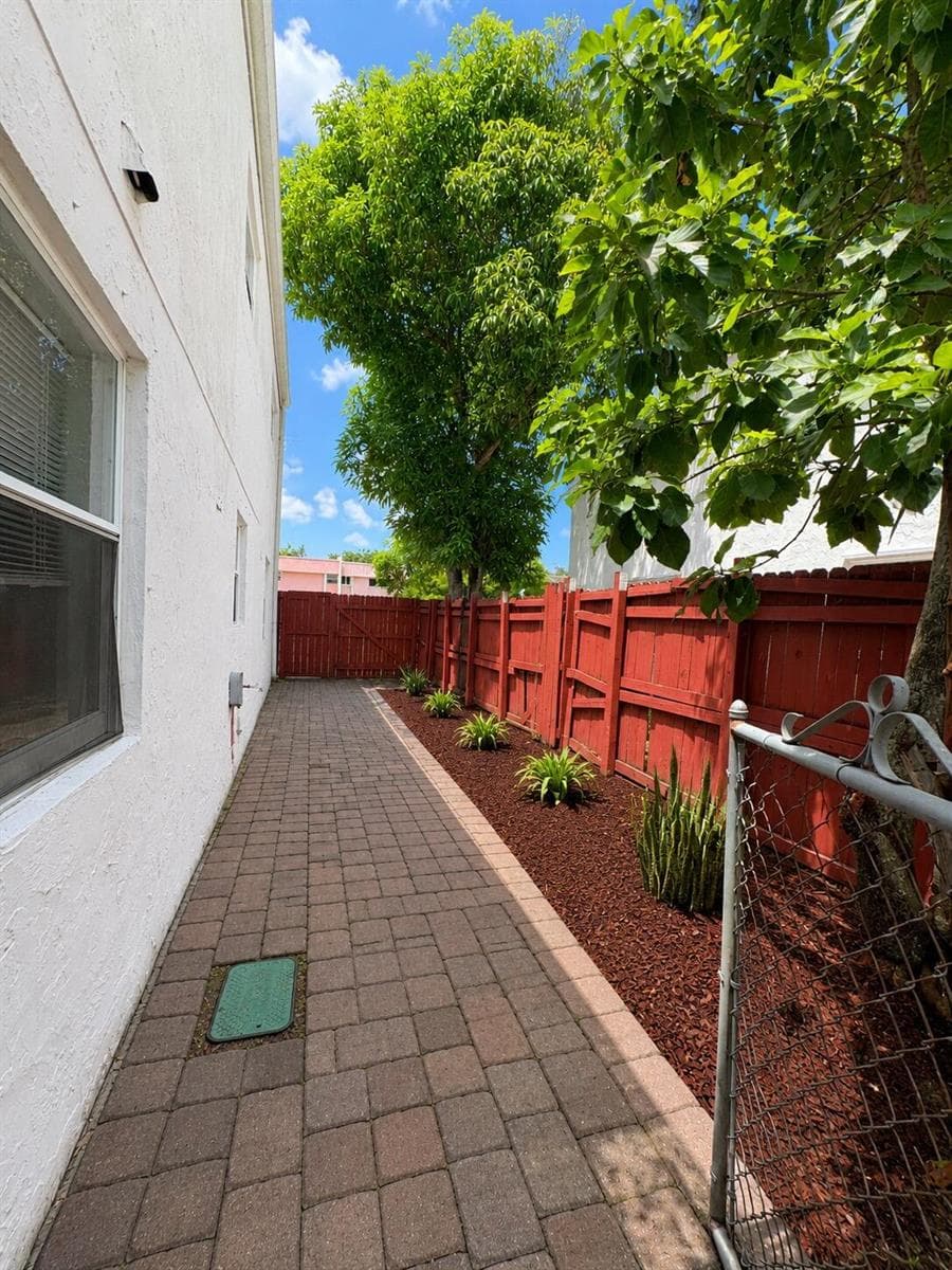 7920 SW 7TH Place, North Lauderdale, FL 33068 photo 10