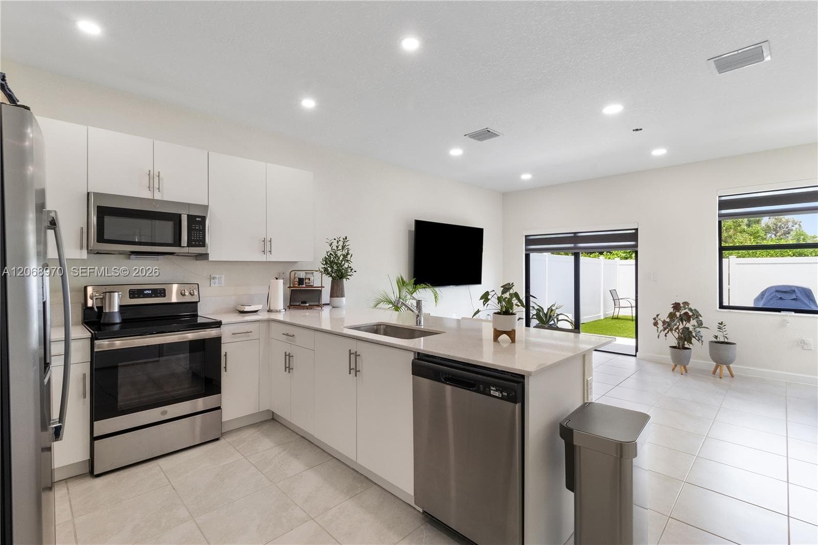 11410 W 34th Way, Hialeah, FL 33018 photo 7
