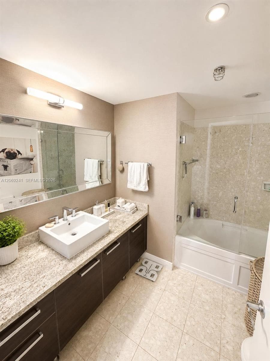 185 SW 7th St # 1505, Miami, FL 33130 photo 11