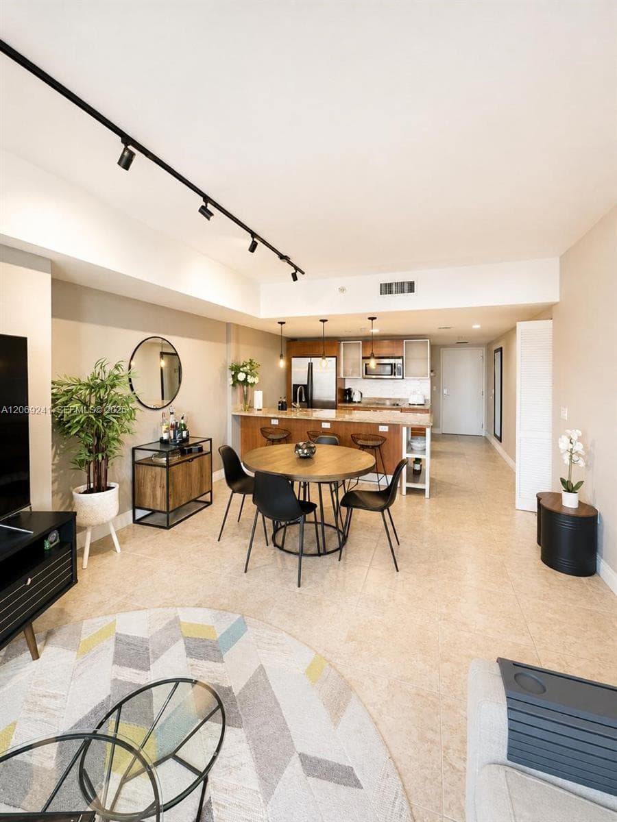 185 SW 7th St # 1505, Miami, FL 33130 photo 8