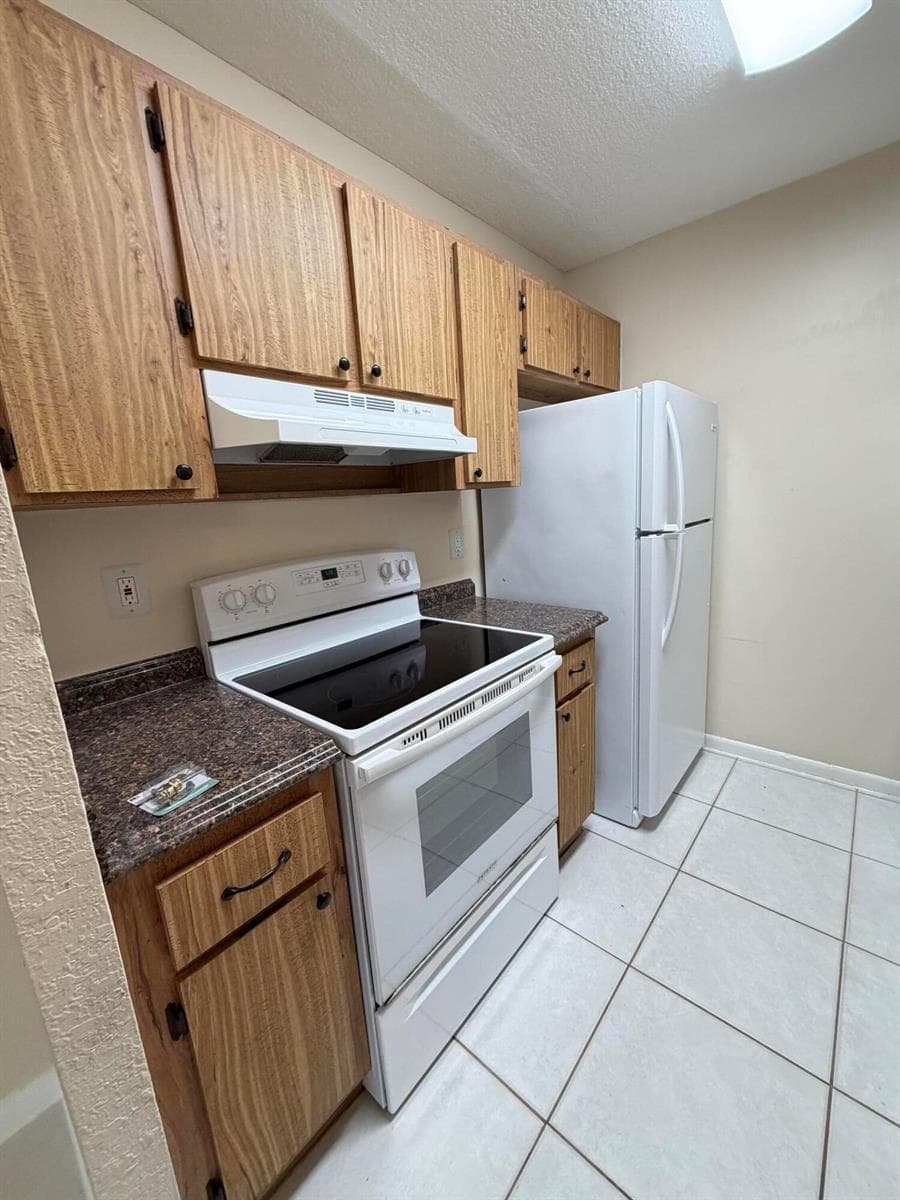 9980 TWIN LAKES Drive # 35-C, Coral Springs, FL 33071 photo 2