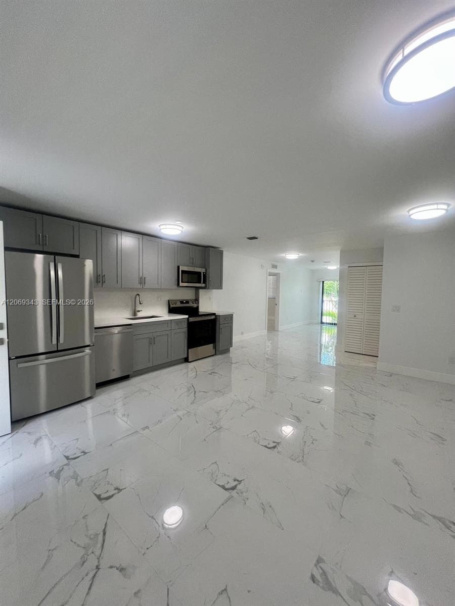 1860 NW 19th St # 202, Miami, FL 33125 photo 6