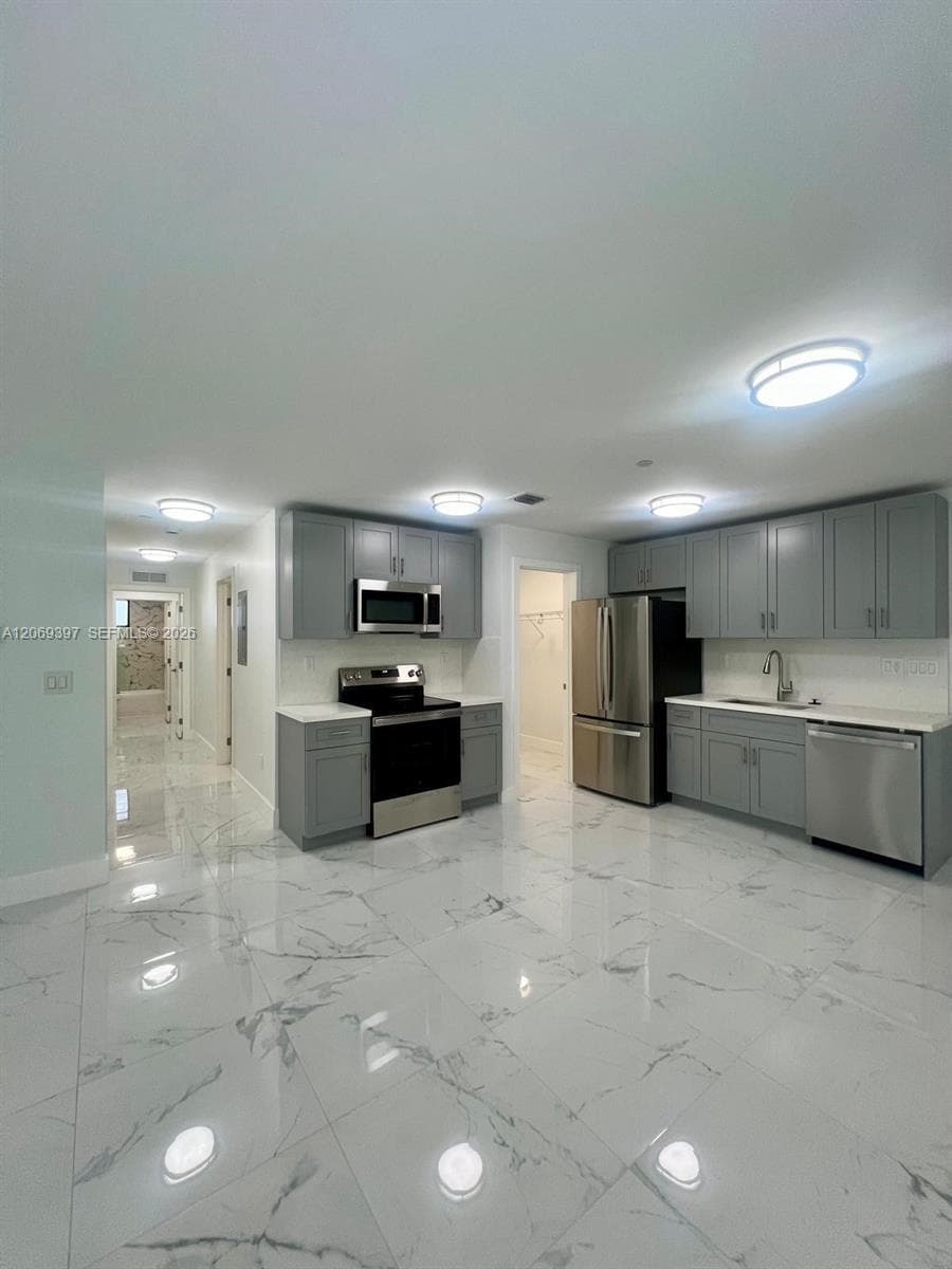1860 NW 19th St # 203, Miami, FL 33125 photo 6