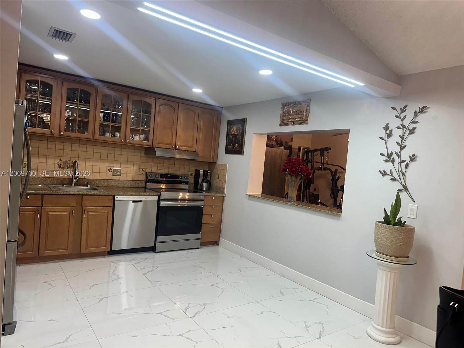 1051 SW 99th Ave, Pembroke Pines, FL 33025 photo 13
