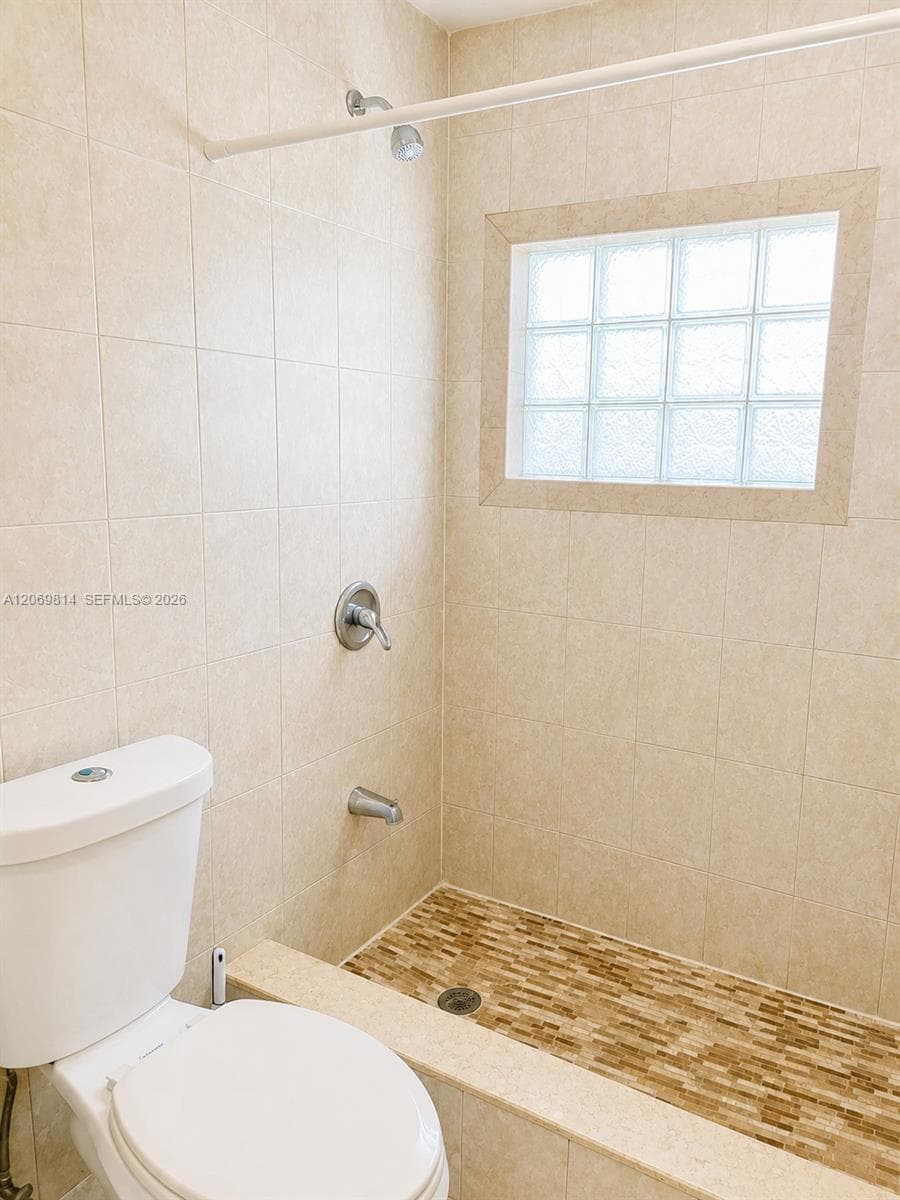 325 NE 108th St, Miami, FL 33161 photo 10