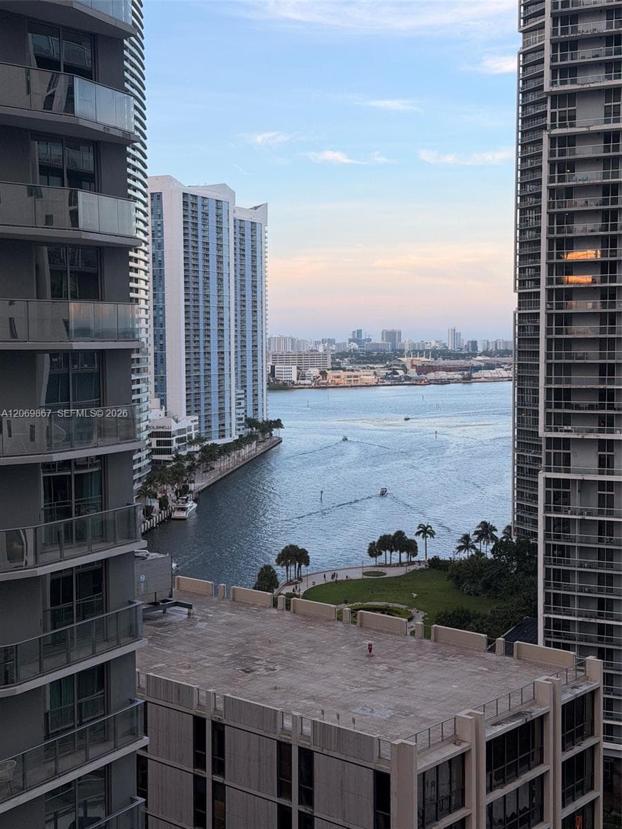 55 SE 6th St # 2007, Miami, FL 33131 photo 13