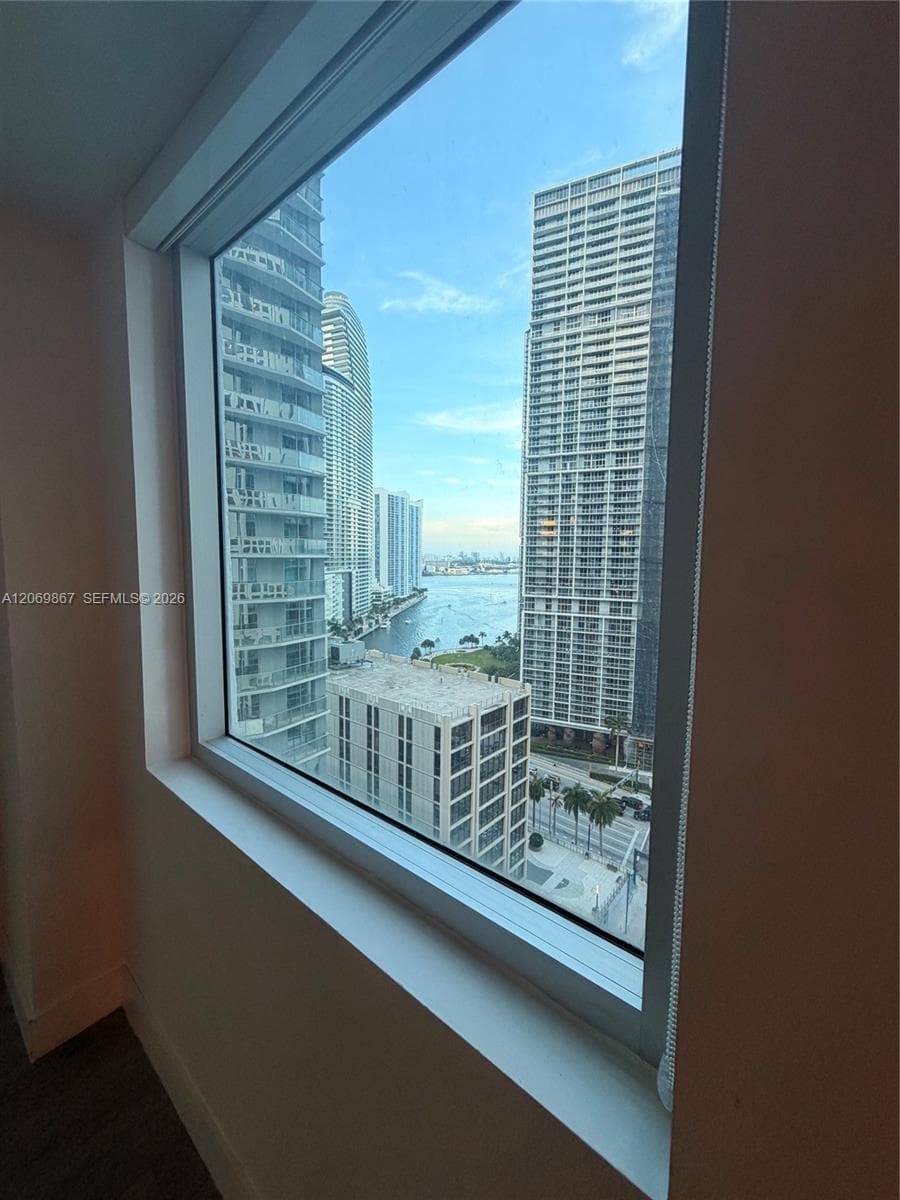 55 SE 6th St # 2007, Miami, FL 33131 photo 9