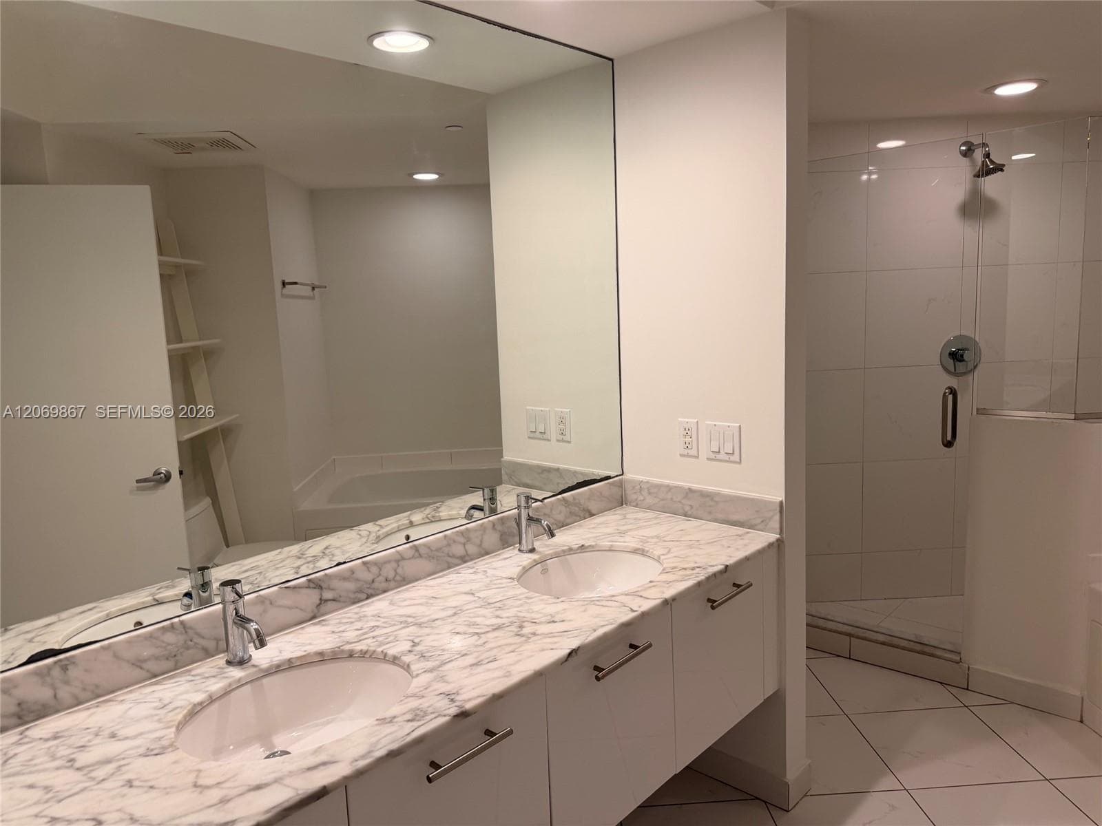 55 SE 6th St # 2007, Miami, FL 33131 photo 11
