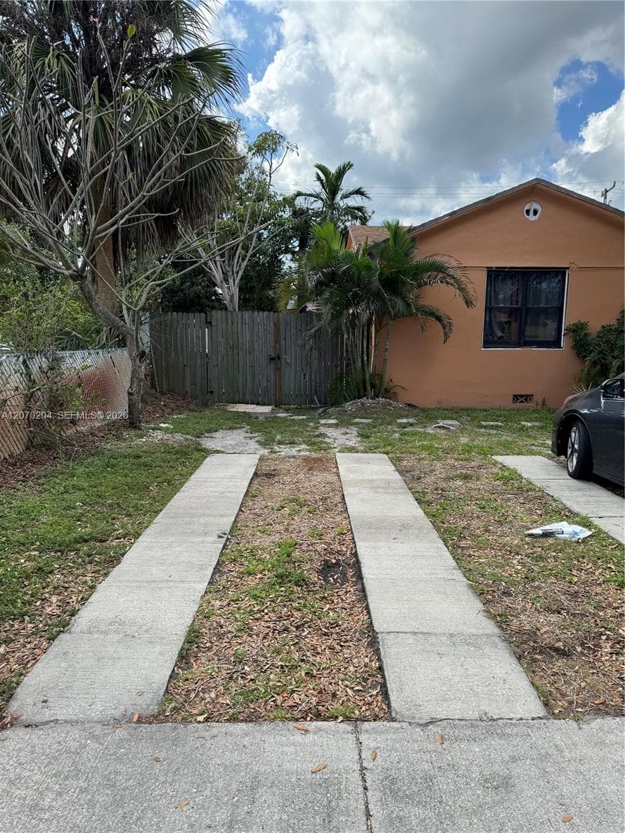 1018 N 17th Ct # 2B, Hollywood, FL 33020