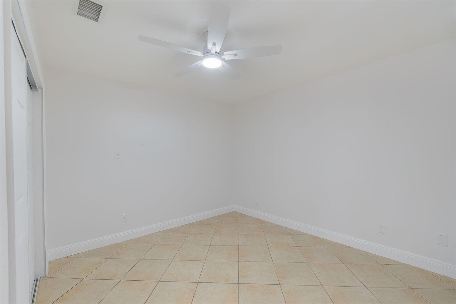 2831 N SEACREST Boulevard # B, Boynton Beach, FL 33435 photo 6