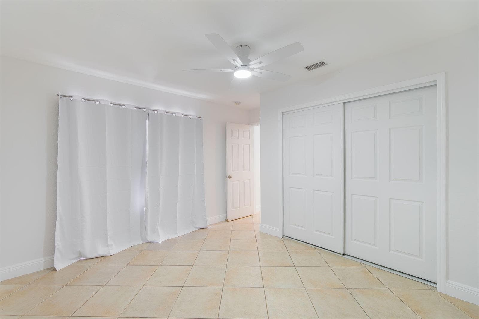 2831 N SEACREST Boulevard # B, Boynton Beach, FL 33435 photo 7