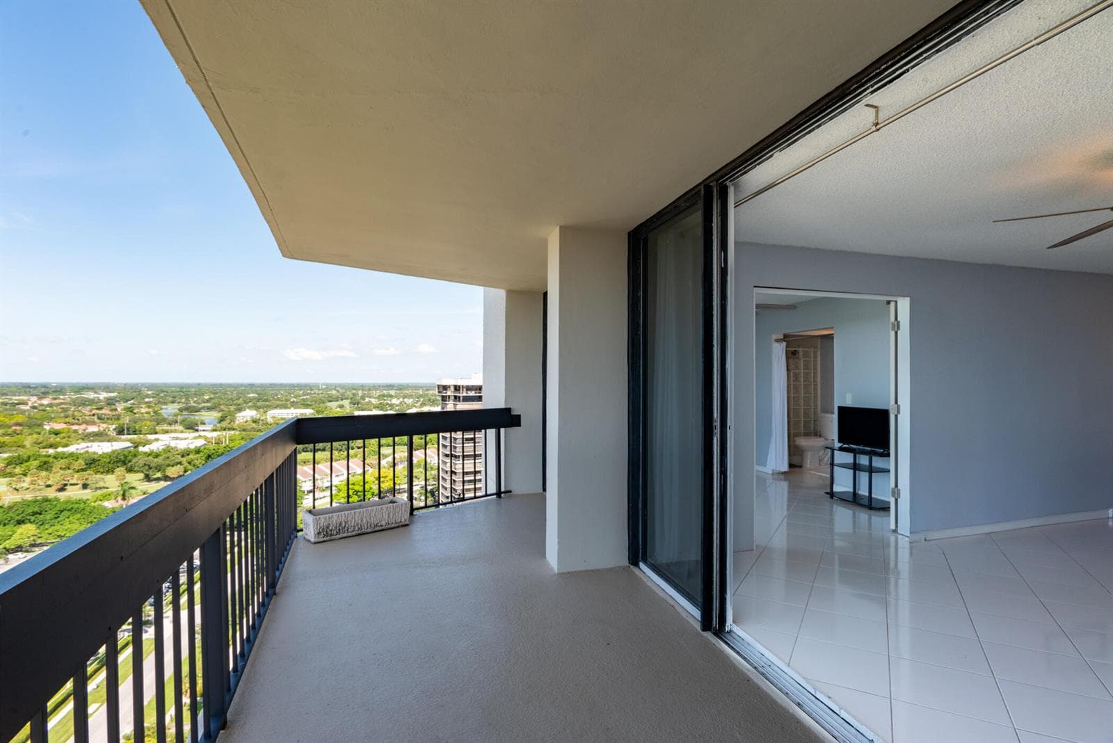 2400 PRESIDENTIAL Way # PH6, West Palm Beach, FL 33401 photo 11